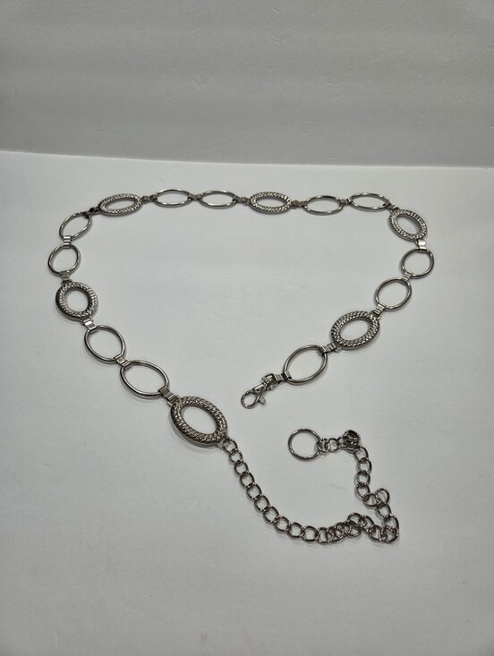 The Unbranded Brand Accessories - Silver Oval Link Chain Belt with Textured Accents